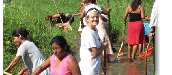 Puerto Escondido, Mexico. Students take part in a community-led malaria eradication program with the Ministry of Health for the State of Oaxaca’s Vector Control Program during a U C Davis quarter abroad program through Child Family Health International.  Photographer: Nick Penco, CFHI.